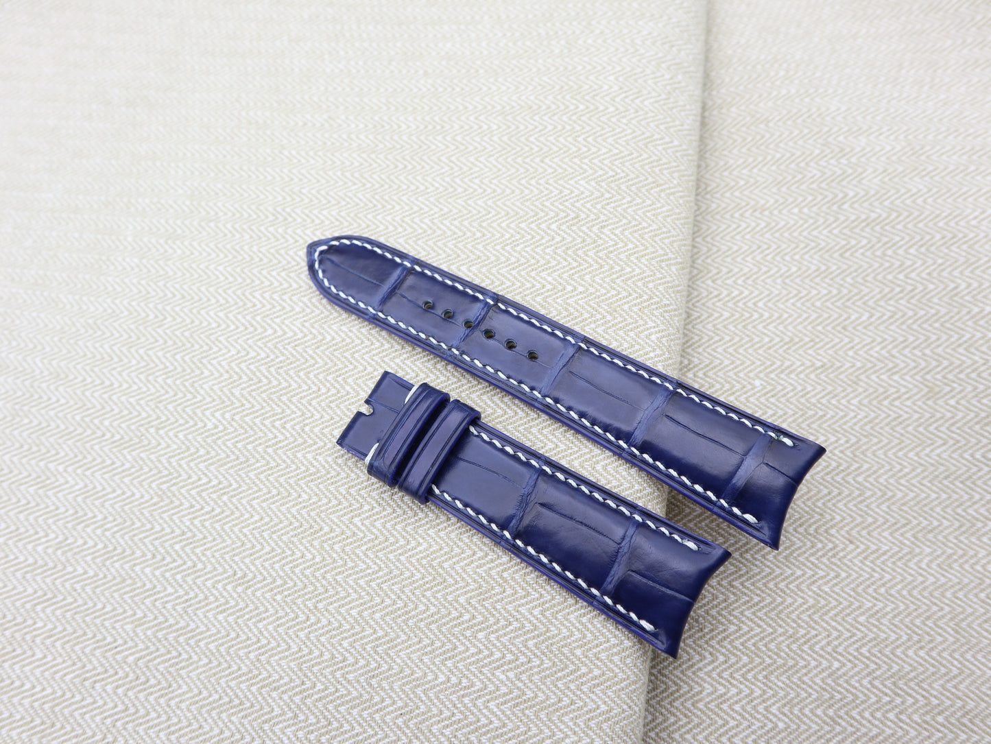 Curved Strap - Curved Lug Alligator Strap for Curved Spring Bar