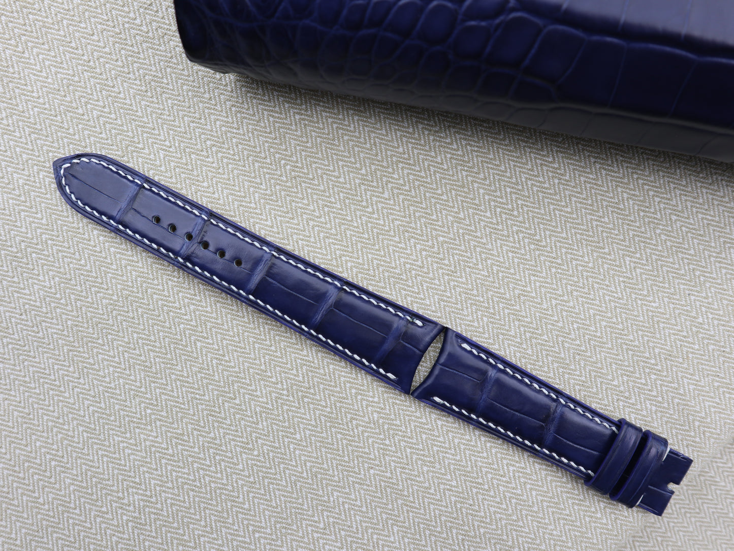 Curved Strap - Curved Lug Alligator Strap for Curved Spring Bar